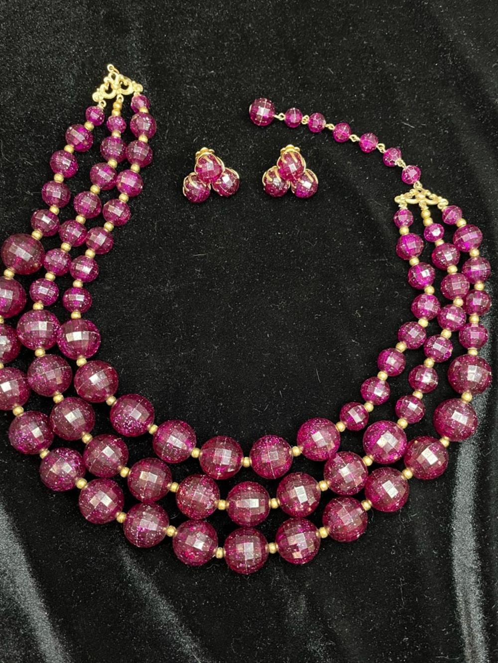 1676 Vintage Faceted Beaded Necklace & Clip Earrings Set
